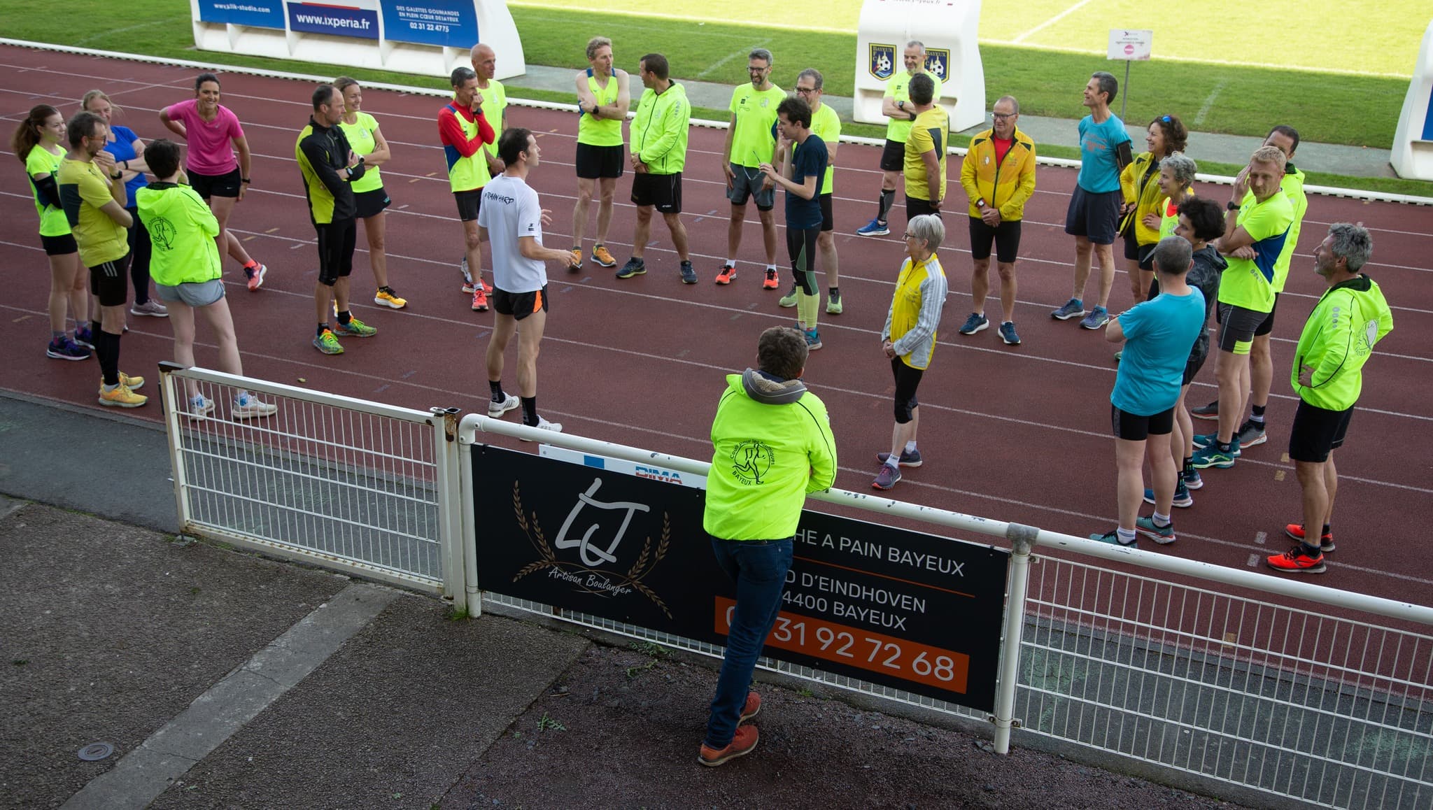 Entraînement athlétisme CPLT sur piste à Bayeux
