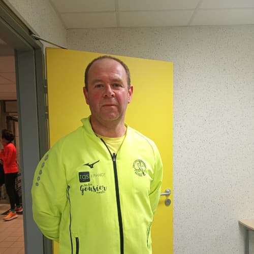 Duo de coureurs CPLT lors d'un relais inclusif