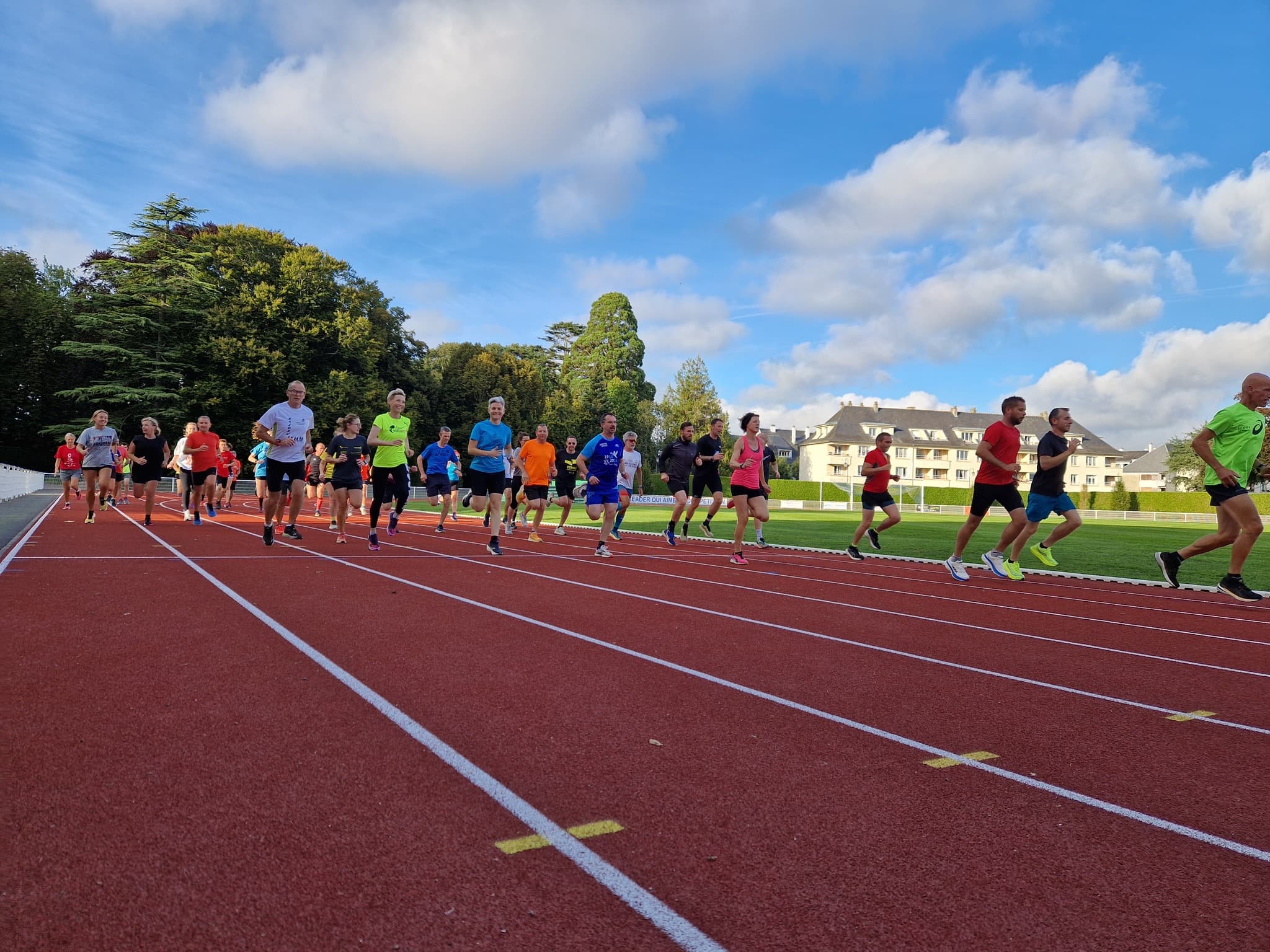 Athlètes CPLT posant ensemble après une course