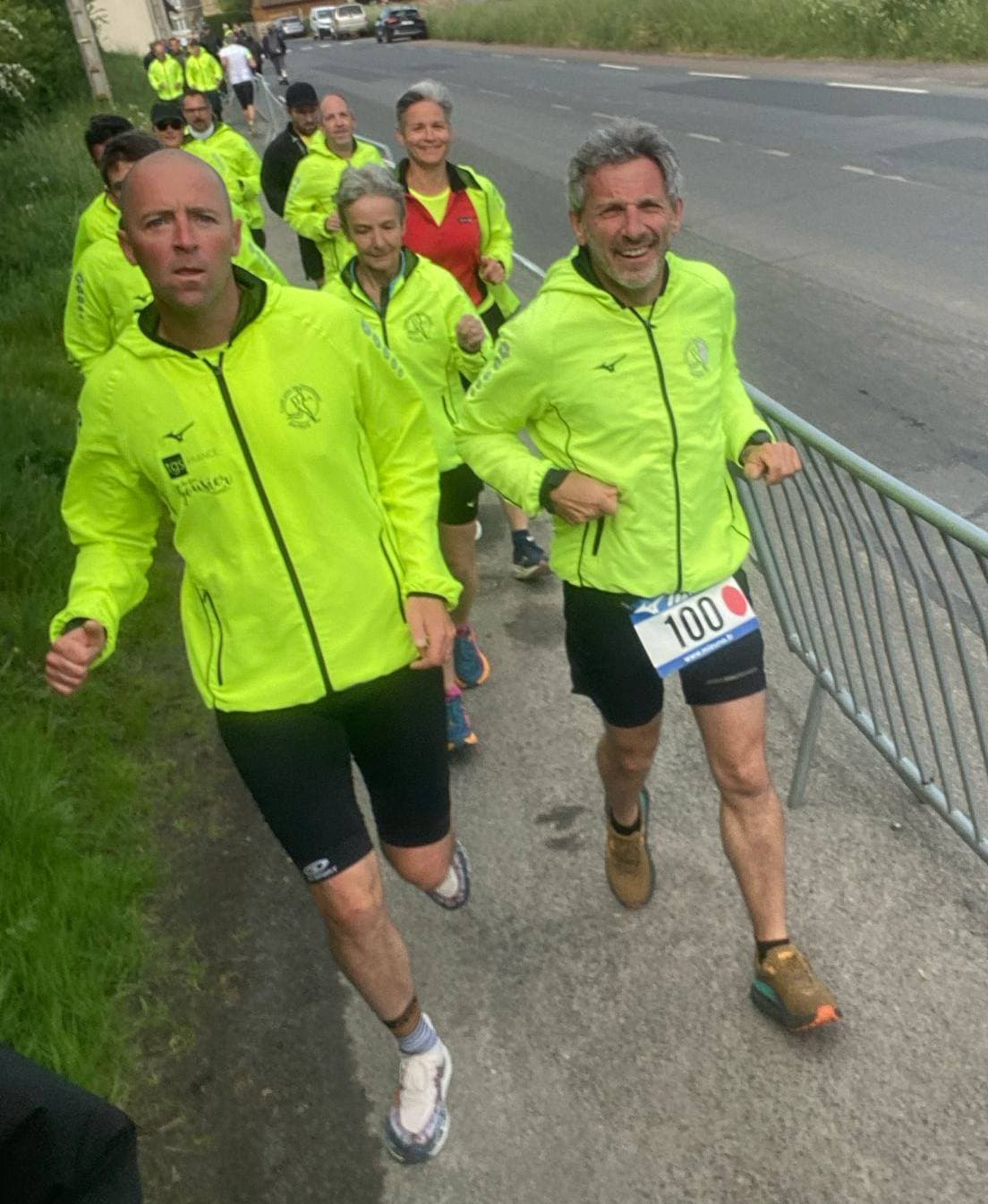 Groupe de coureurs CPLT lors d'un trail en Normandie