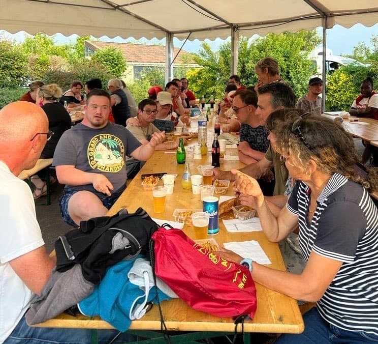 Repas partagé entre adhérents et bénévoles CPLT