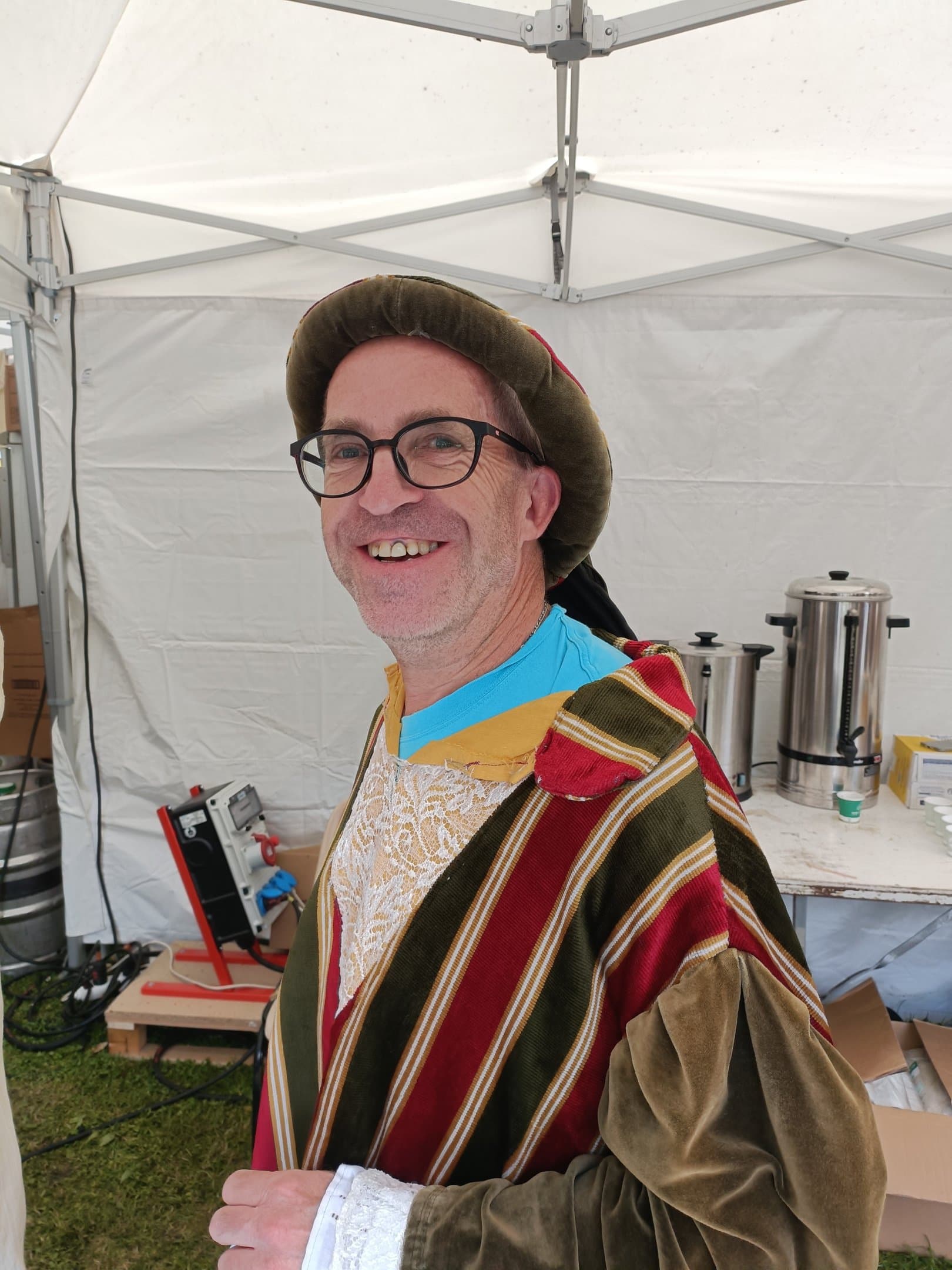 Bénévoles CPLT en costume médiéval à Bayeux